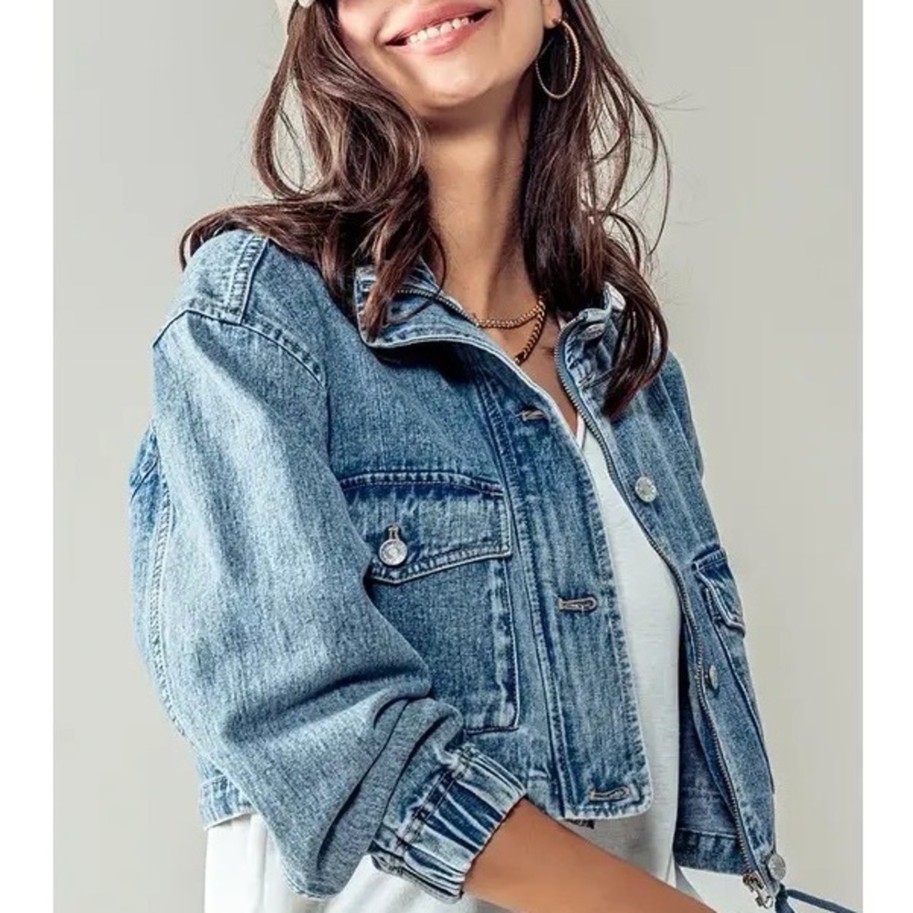 Stylish Denim Cropped Jacket - image 4